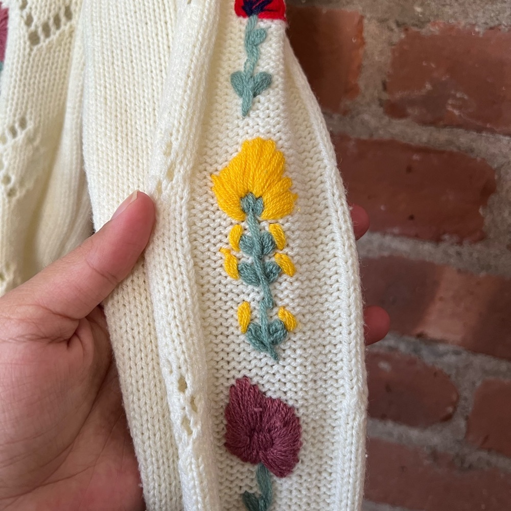 Floral Embroidered Cream Cardigan fit small - Picture 5 of 8